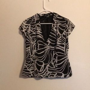 Joneswear capped sleeve blouse.